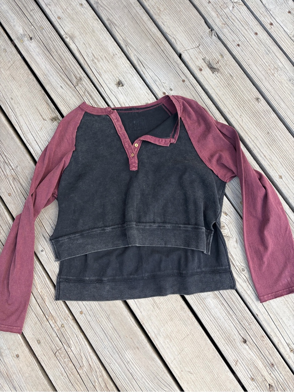 Women's Two-Tone Raglan Henley Top - Black & Burgundy